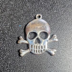 Vintage 925 Sterling Silver Skull & Crossbones Necklace Pendant
